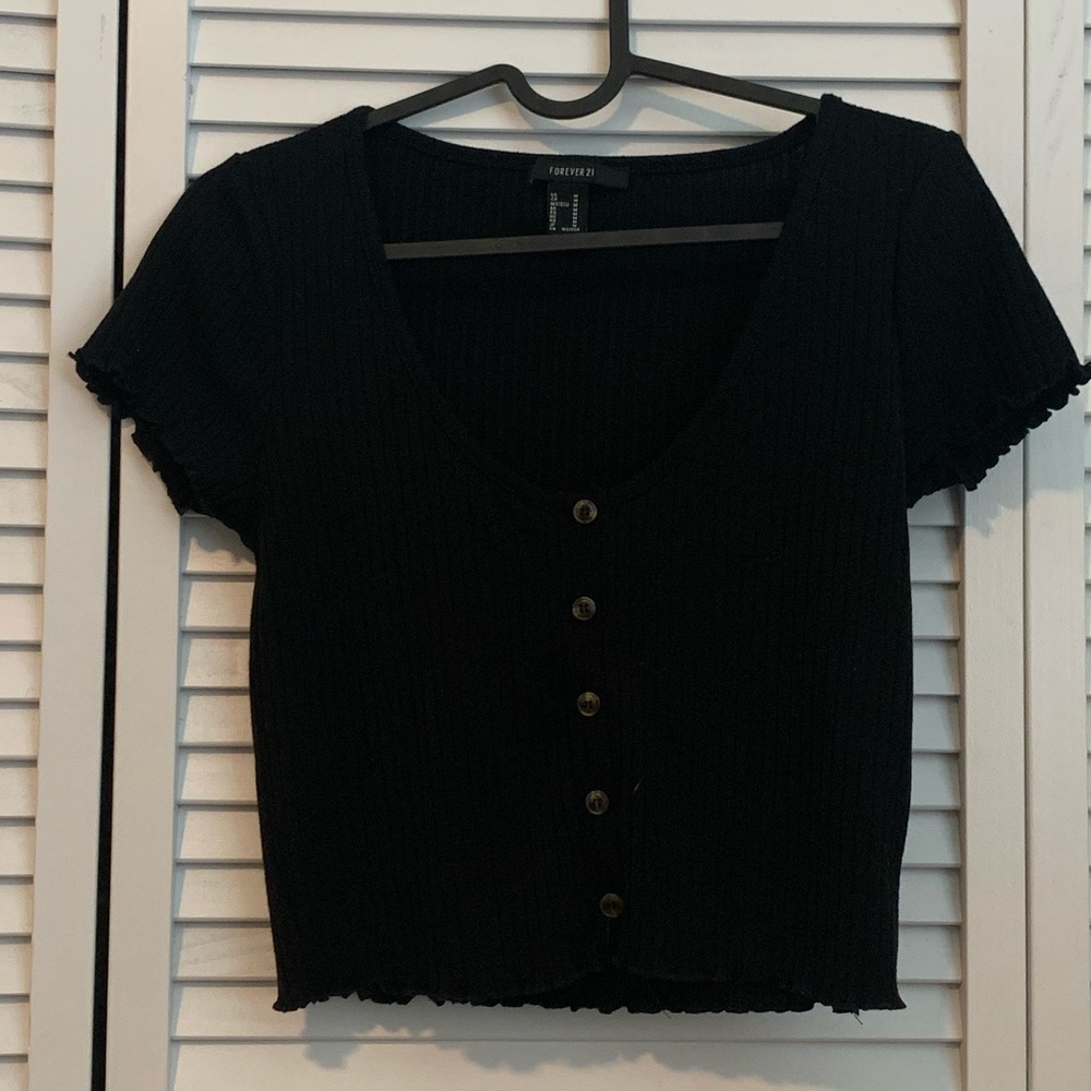 Cropped black top